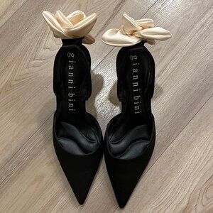 Gianni Bini The Malone Satin Flower Halter Back Pumps Black Cream Flower Size 6